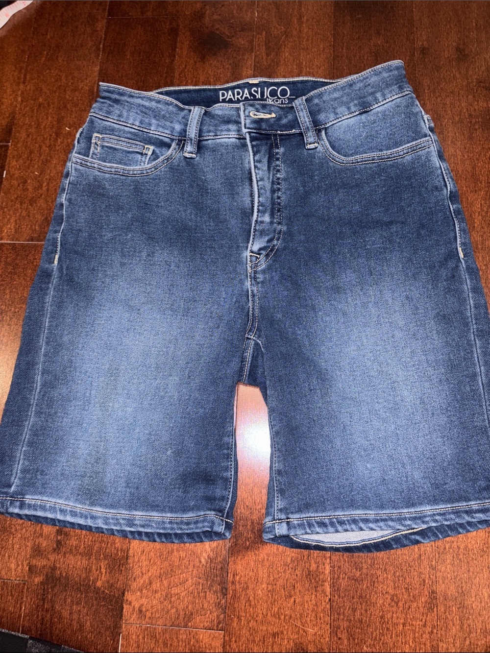Parasuco Men's Denim Shorts in Medium Blue Wash size 6 NWOT